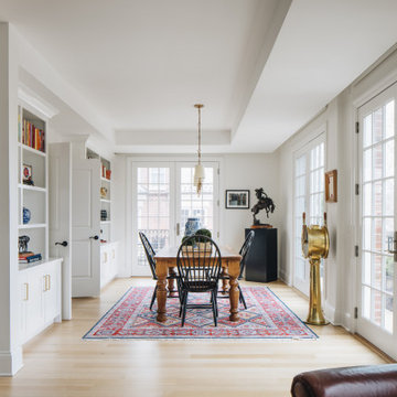 Bright London Townhouse Meets Downtown Lake Forest
