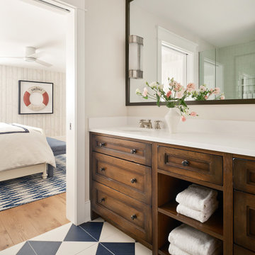Nautical Guest Bathroom Design in Lake House