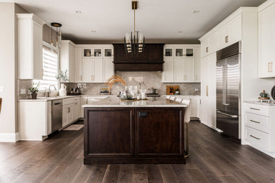 Kitchen - kitchen idea in Chicago