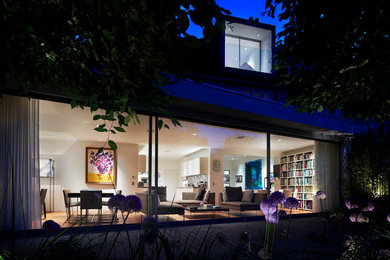 This is an example of a contemporary house exterior in London.