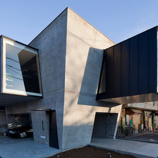 モダンスタイルのおしゃれな家の外観 (コンクリートサイディング、グレーの外壁) の写真