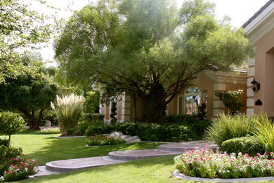 Inspiration for a traditional landscaping in Las Vegas.
