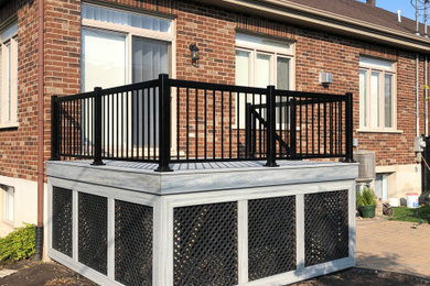 Transitional deck photo in Montreal