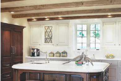 Example of a classic kitchen design in Cincinnati
