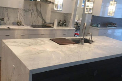 Example of a kitchen design in Miami