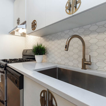 Luxurious Designer Loft In Central King West Location