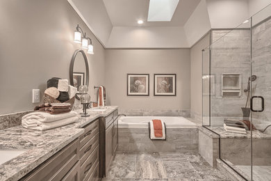 Bathroom - traditional bathroom idea in St Louis