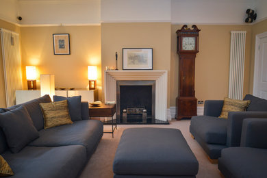 Design ideas for a contemporary living room in London.