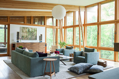 Example of a minimalist living room design in New York