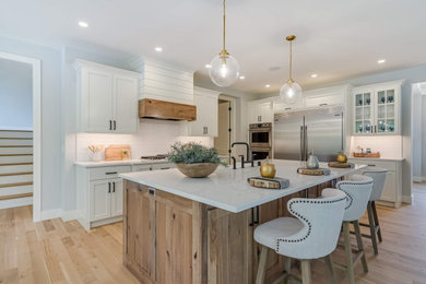 Example of a country kitchen design in Minneapolis