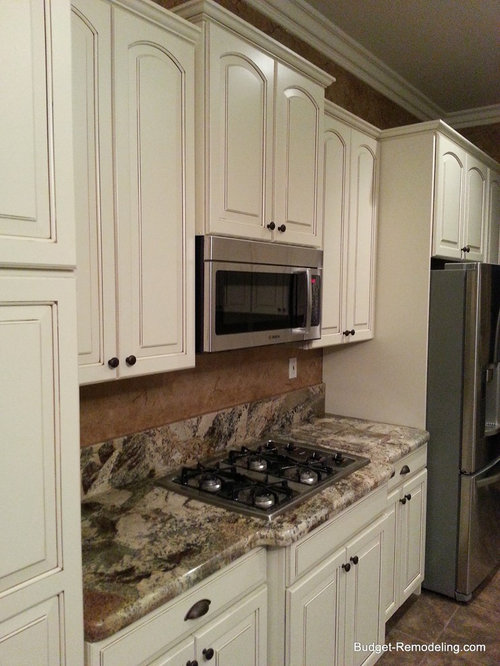 Cream Colored Glazed Cabinets, What Color Countertop With Cream Cabinets