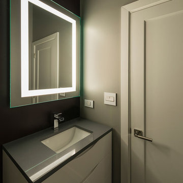 Plaza Small Dimmable Mirror by Edge Lighting