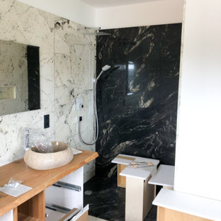 Mediterrane Badezimmer mit Tapetenwänden Ideen, Design & Bilder