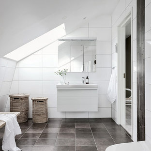 Foton och badrumsinspiration för badrum i Sverige, med ett avlångt ...