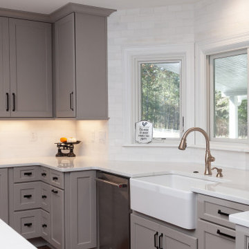 LARGE TWO-TONE KITCHEN
