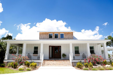 Cottage exterior home photo in Tampa