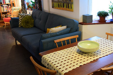 Inspiration for a retro living room in Other.