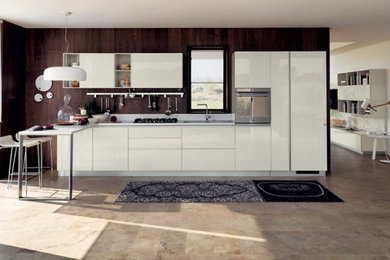 Kitchen - modern kitchen idea in Toronto