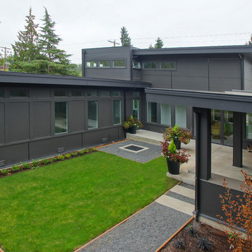 Modern Courtyard Home