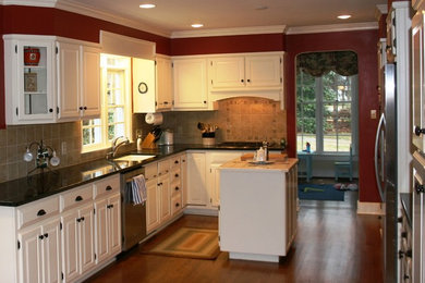 Mid-sized elegant kitchen photo in Raleigh