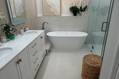 Bathroom - contemporary bathroom idea in Miami