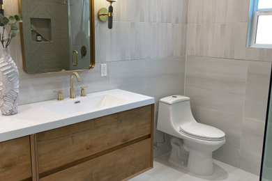 Freestanding bathtub - mid-sized modern master double-sink freestanding bathtub idea in Los Angeles