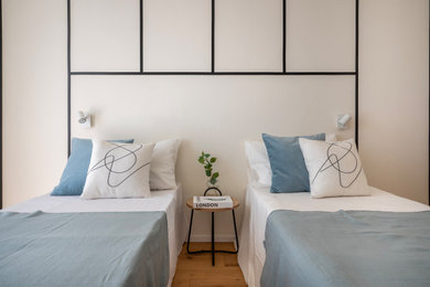 Esempio di una camera da letto design