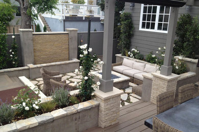 Trendy patio photo in Los Angeles
