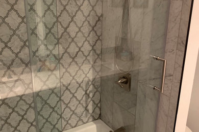 Inspiration for a modern bathroom remodel in Los Angeles
