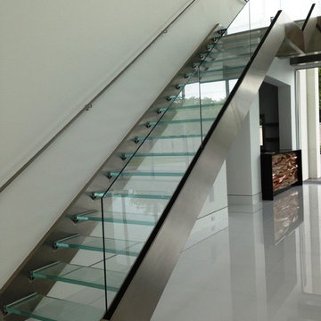 Glass floor treads steps and support brackets