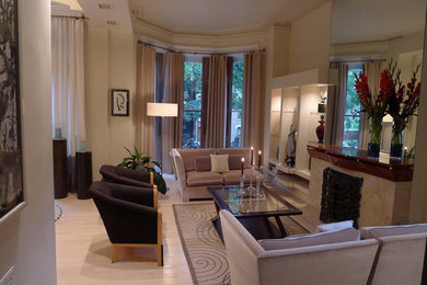 Inspiration for a transitional living room remodel in Chicago