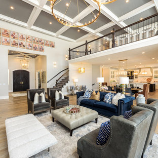 ソルトレイクシティの大きいトランジショナルスタイルのおしゃれなLDK (フォーマル、ベージュの壁、淡色無垢フローリング、ベージュの床、テレビなし) の写真