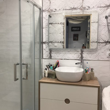 Baño y entrada en piso de Zalla