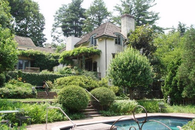 Pool - mid-century modern pool idea in Philadelphia
