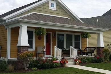 Inspiration for a small craftsman brown one-story vinyl exterior home remodel in Other with a shingle roof