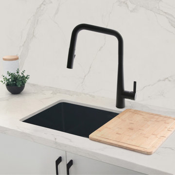 Modern Single Handle Pull Down Sprayer Kitchen Faucet in Matte Black