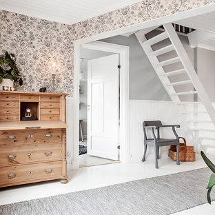 Skandinavischer Flur mit grauer Wandfarbe Ideen, Design & Bilder