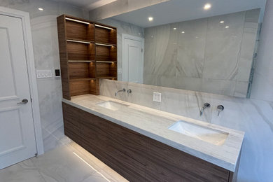 Example of a bathroom design in Toronto
