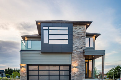 Gray vinyl house exterior photo in Toronto