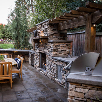 Intimate Outdoor Dining