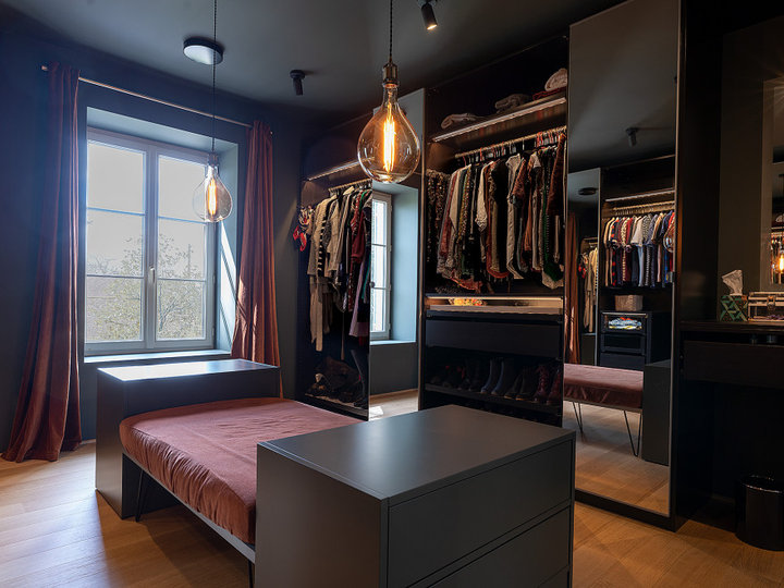 Closet - Contemporary Closet