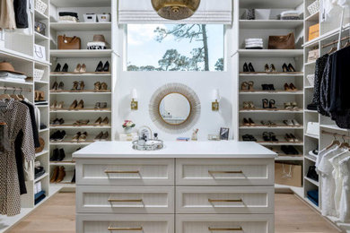 Example of a closet design in Miami