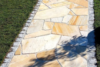 Verlegen von Polygonalplatten aus Naturstein
