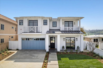 Coastal exterior home idea in Los Angeles