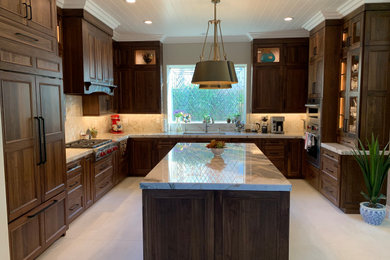 Inspiration for a large timeless kitchen remodel in Las Vegas