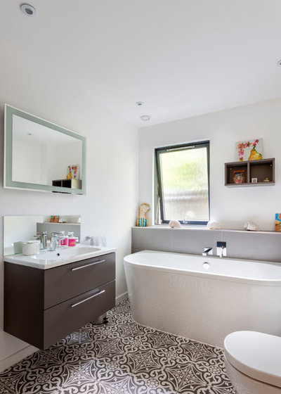 Contemporary Bathroom by Penton Architects