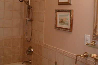 Bathroom - traditional bathroom idea in New York