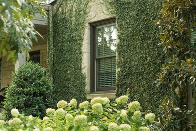 Inspiration for a mid-sized traditional front yard landscaping in Birmingham.