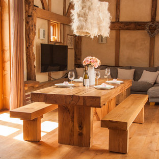 Organic feel oak dining room