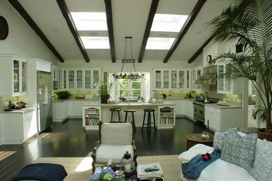 Example of a transitional kitchen design in Los Angeles